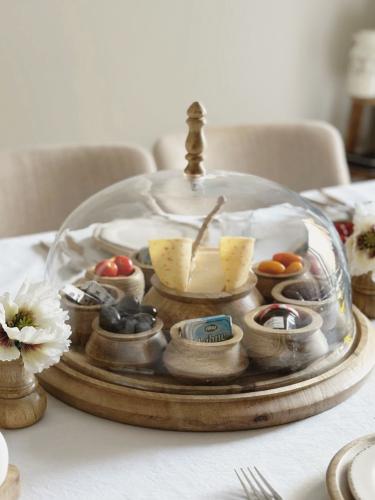 صينية تقديم بغطاء