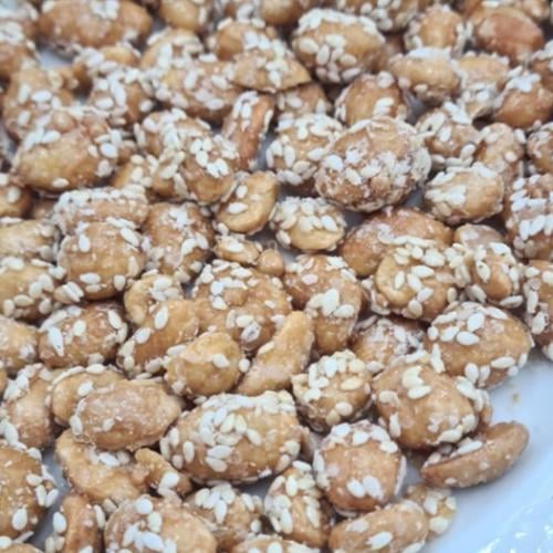 فول سوداني بالعسل والسمسم