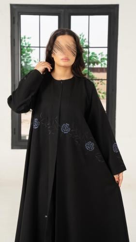 عباية بتطريز ورد ناعم