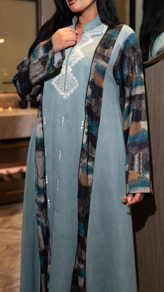 جلابية شتوية بلون تيفاني