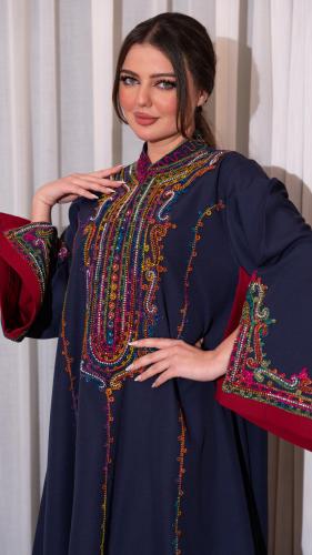 جلابية بلون كحلي مبطنة بأحمر