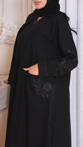عباية بليزر مطرزة بجيوب