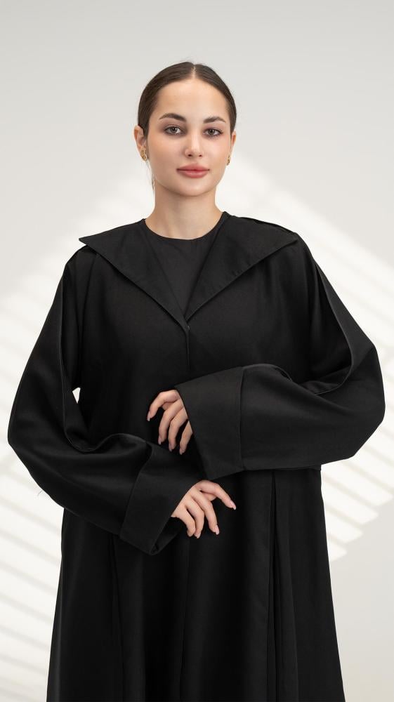 عباية بياقة رسمية وكسرات