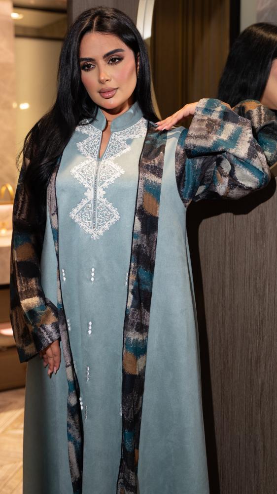 جلابية شتوية بلون تيفاني