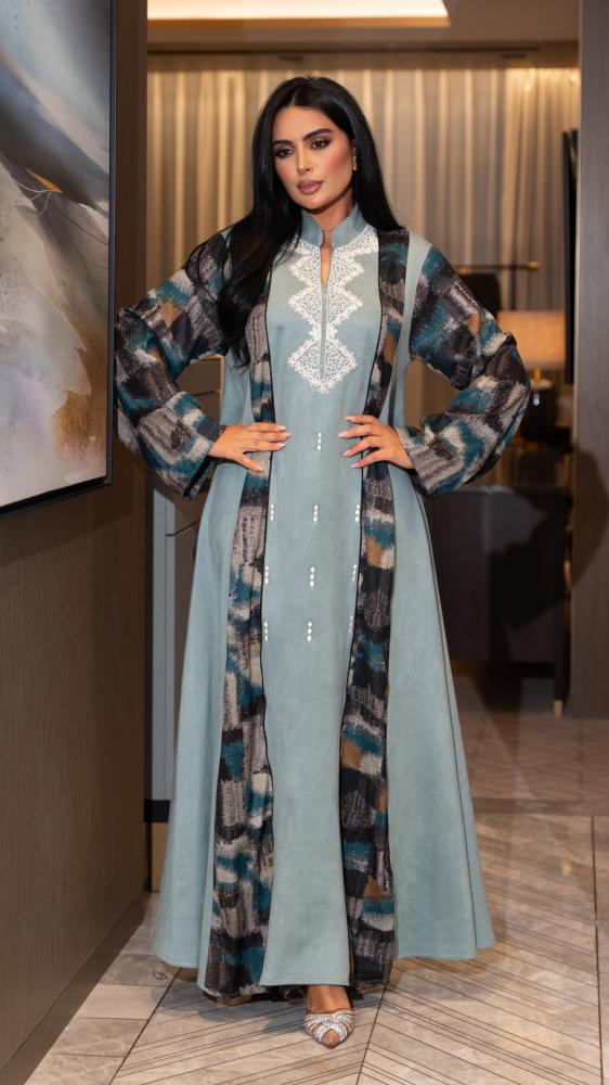 جلابية شتوية بلون تيفاني