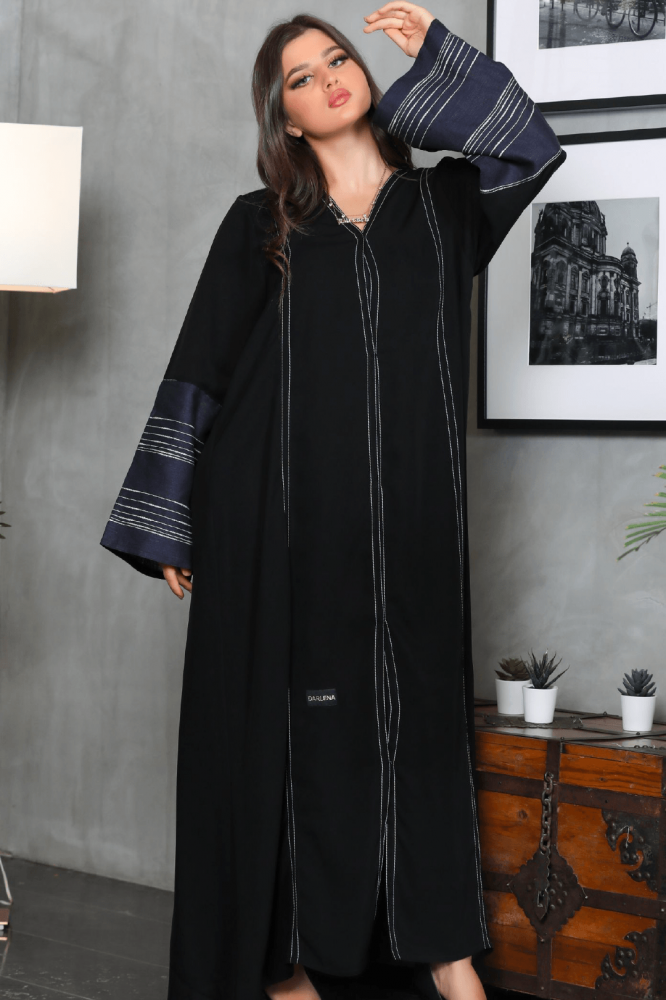 عباية بأكمام مطرزه باللون الرصاصي