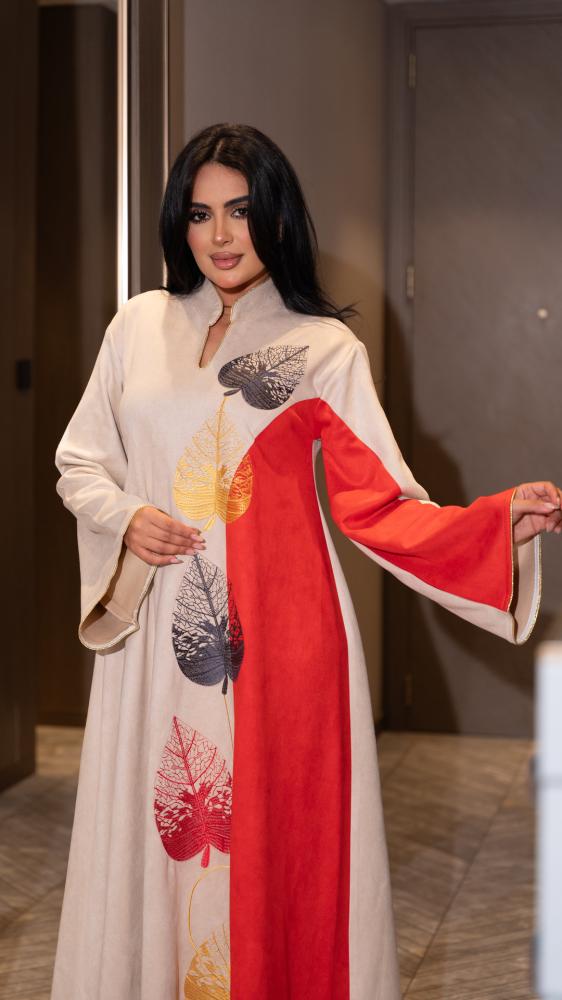 جلابية شتوية مطرزة بقصة واسعة