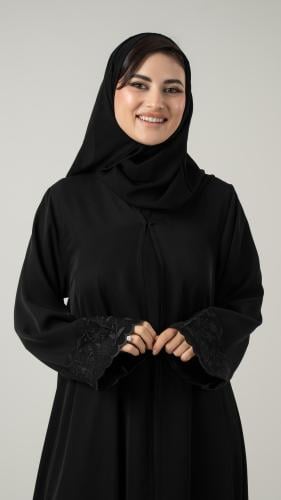 عباية كلوش بتطريز اسود