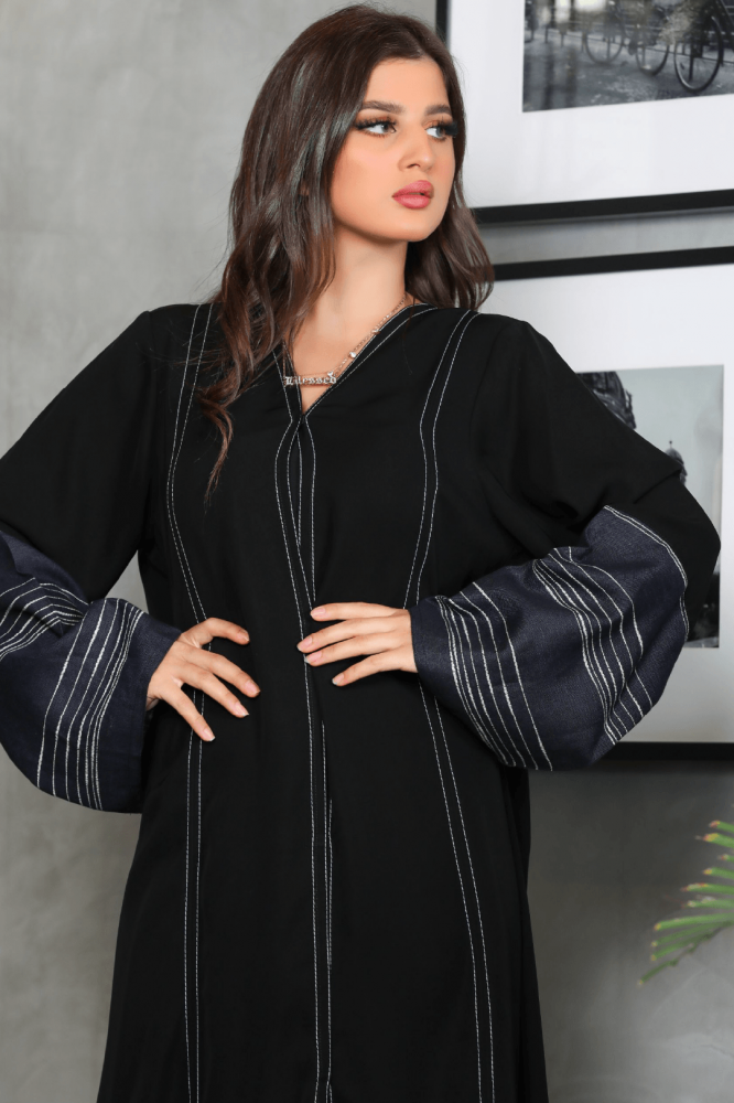 عباية بأكمام مطرزه باللون الرصاصي