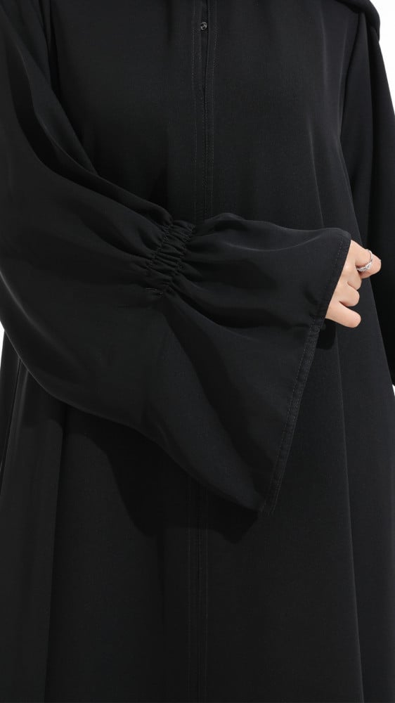 عباية بمطاط زم على الجوانب والاكمام
