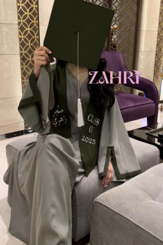 عباية تفاحي غامق بفتحو كٌم محددة الاطراف ووشاح زيت...