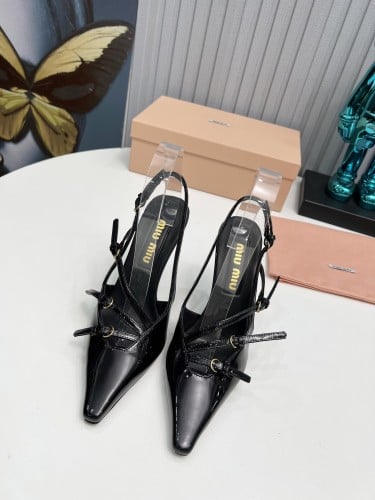 كعب miu miu