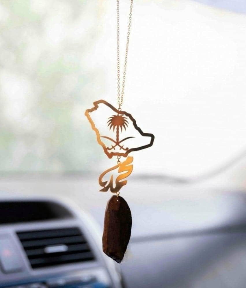 تعليقة خريطة المملكه مع السيفين والنخلة بالاسم