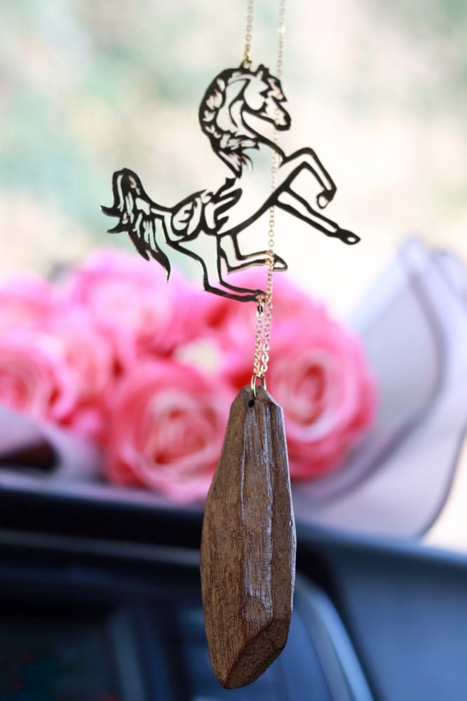 قلادة كِسرة عود الخيل العربي بالاسم