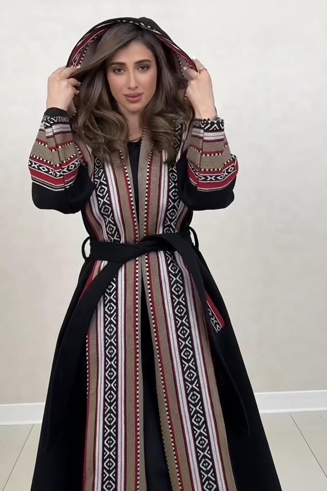 بشت نسائي جوخ مزين بتطريز السدو مع قبوع وشال أنيق