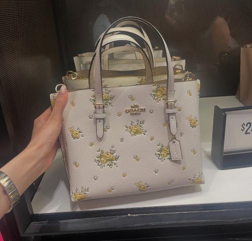 Mollie Tote 25 In Signature Canvas