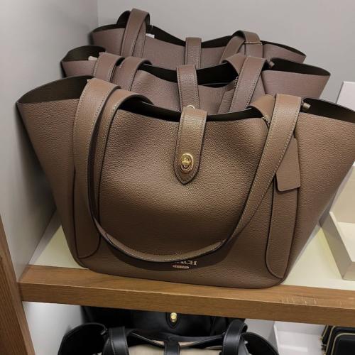 Hadley Turnlock Tote Bag