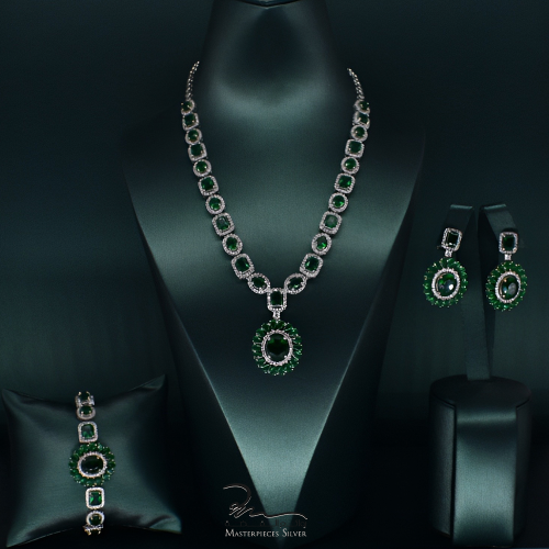 طقم فضة ملكي عيار 925 مرصع بأحجار الزركون الأخضر