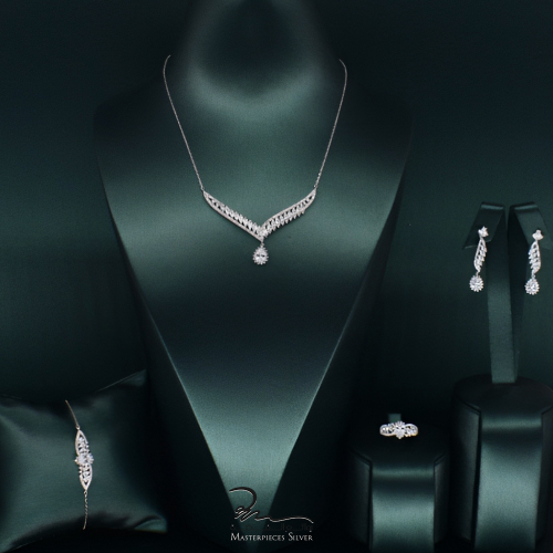 طقم فضه فاخر بالزركون تصميم ناعم