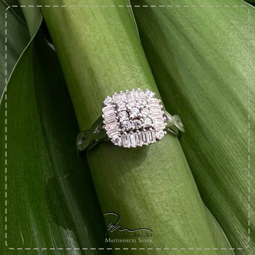 خاتم فضة مرصع فخم للنساء