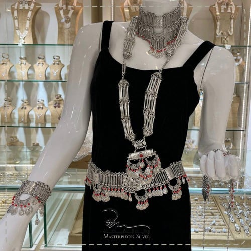 طقم تراثي سعودي فضي للمناسبات | روائع الفضة