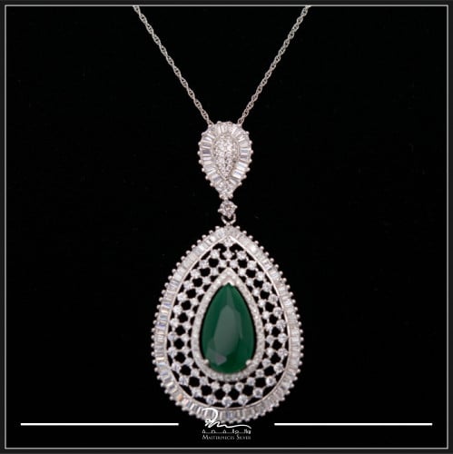 تعليقة فضة بناتية مع الأحجار بتصميم الإجاصة بالحجر الطبيعي الأخضر الأنيق والزركون اللامع