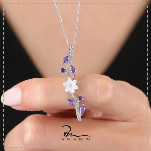 سلسلة شكل وردة من الفضة والزركون الامع