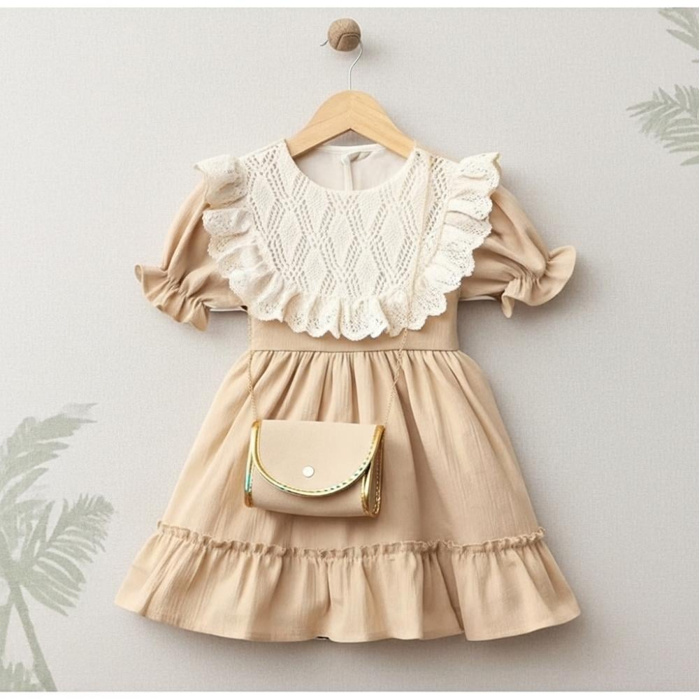 طقم فستان بناتي بيج بياقة دانتيل كبيرة مع حقيبة يد صغيرة