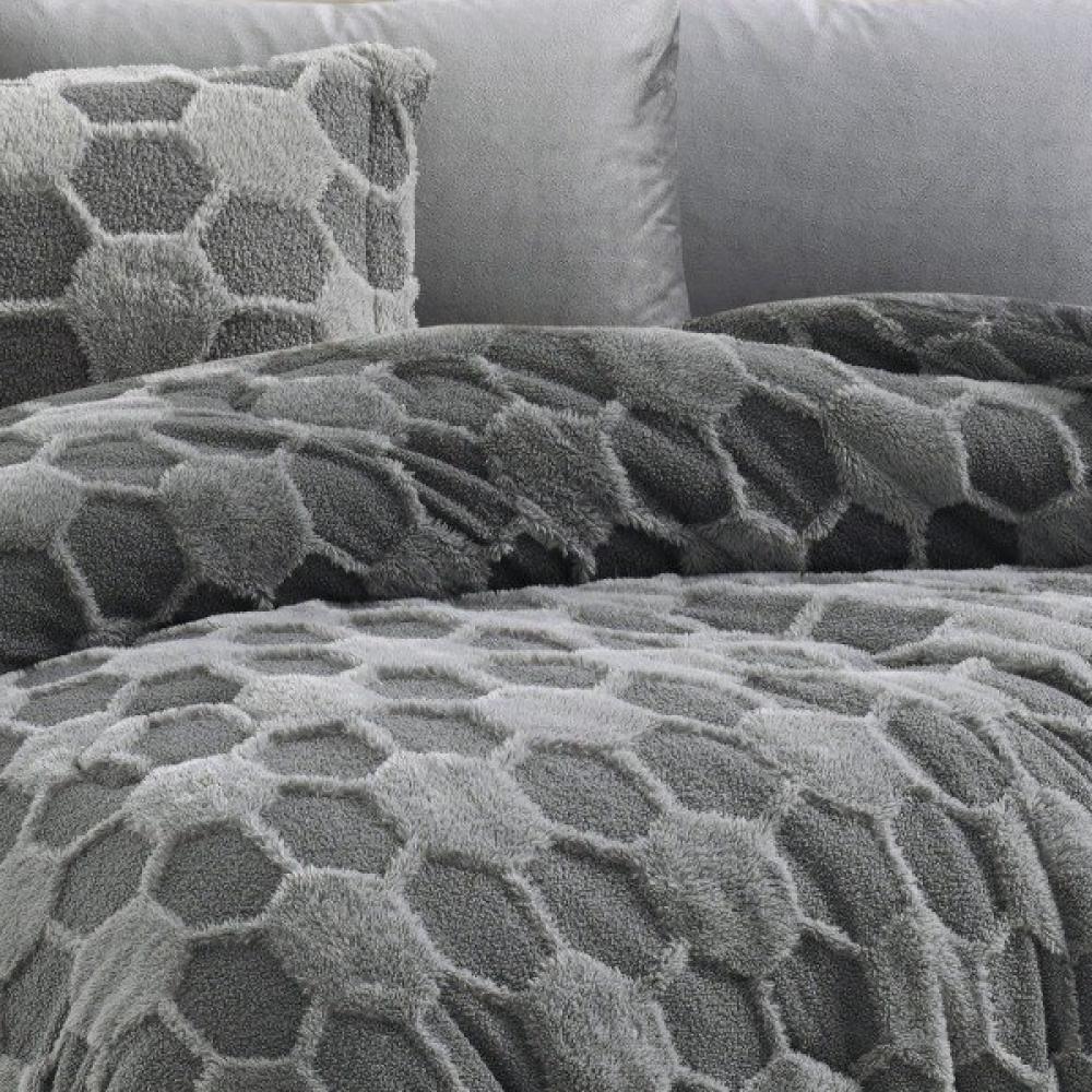 مفرش شتوي سوتشي ماركه هاي كريست 6 قطع