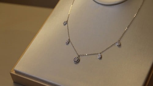 شوكر فضة بيضاوي مفرغ فصوص زركون