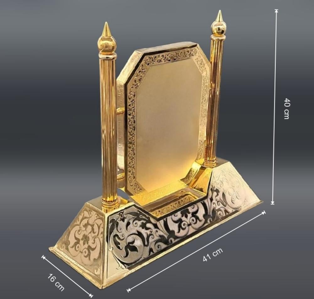 درع ملكي مطلي بالذهب فاخر جدا