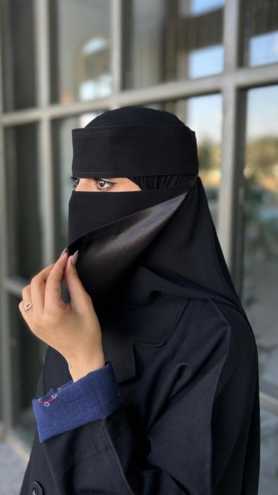 نقابين حرير اسود +طرحتين ربط