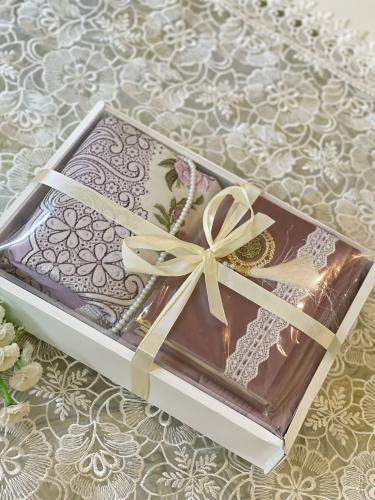 بكج مكون من سجاد+ شرشف صلاة مكسر مرد+ مصحف + سبحة