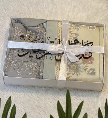 بكج هدايا سجاد تركي مبطن + شرشف مطرز مرد + سبحه