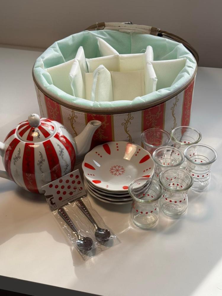 عزبة الشاي الكويتية احمر و ازرق ابو نقطة