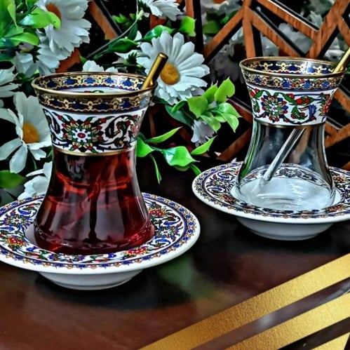 طقم استكانات مزخرفة بالطراز التركي التقليدي