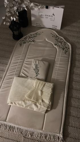 طقم صلاة مزخرف سكري