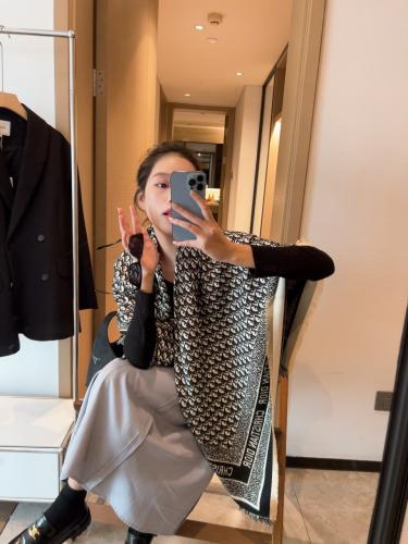 سكارف dior