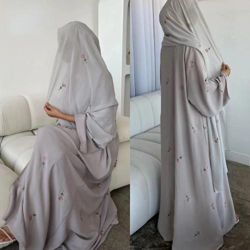 عباية مطرزة سوداء للنساء