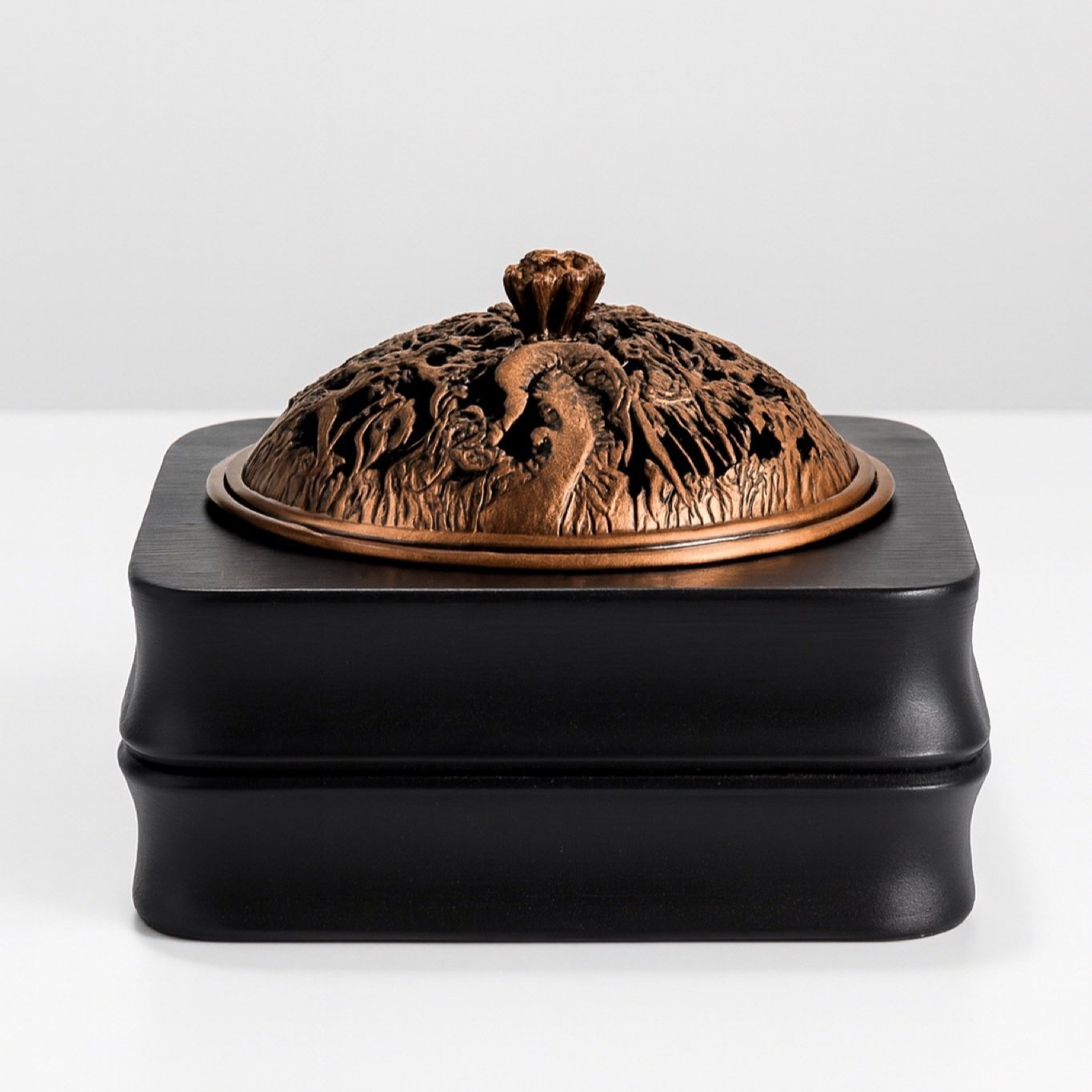 فواحه خشبية بغطاء نحاسي وتصميم ابداعي