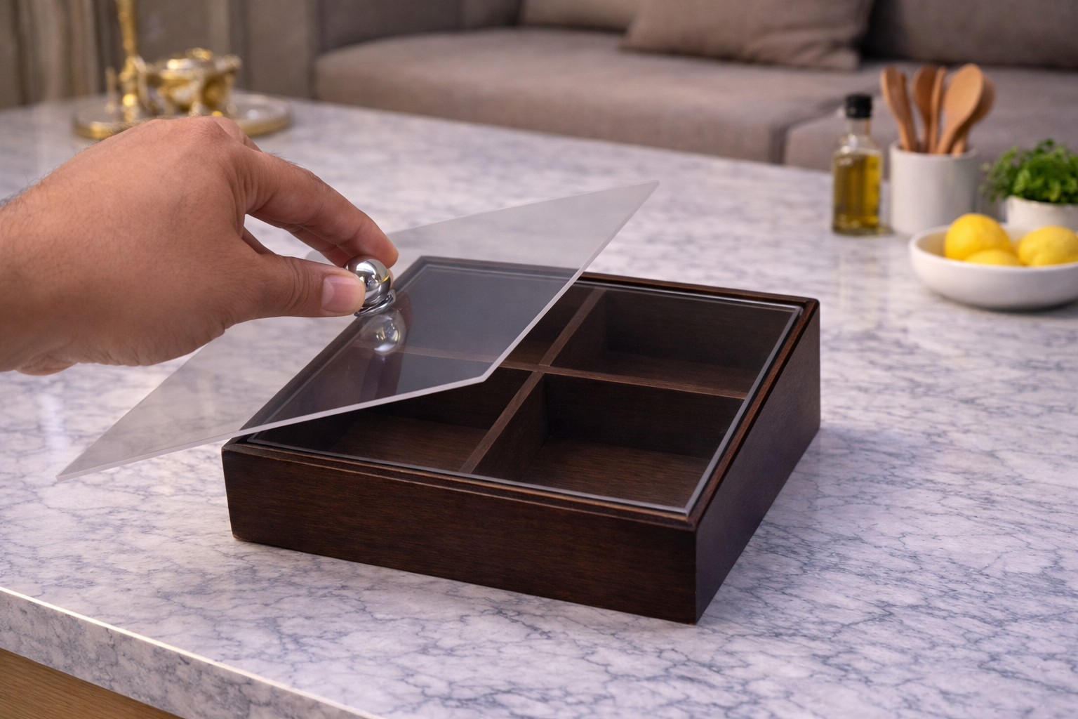 علبة تنظيم خشبية فخمة بغطاء زجاج – أناقة وترتيب للمطبخ