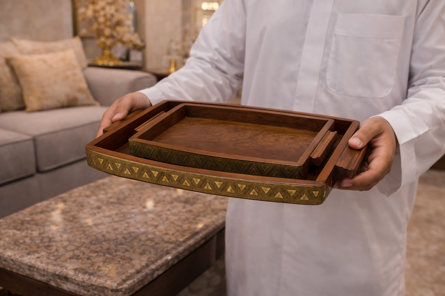 طقم صواني خشب هندي  فخم بتصميم تراثي حفر ذهبي انيق– لمسة أناقة للضيافة