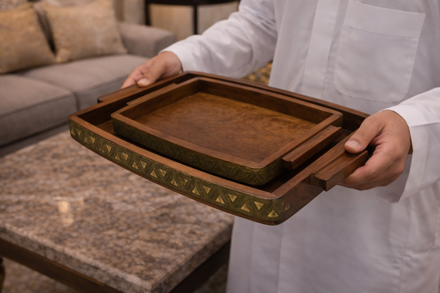 طقم صواني خشب هندي  فخم بتصميم تراثي حفر ذهبي انيق– لمسة أناقة للضيافة