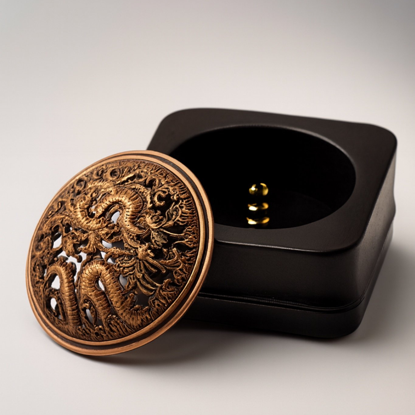 فواحه خشبية بغطاء نحاسي وتصميم ابداعي