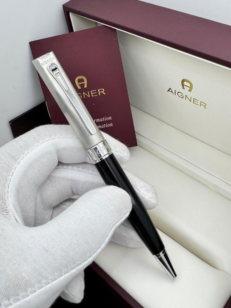 قلم AIGNER فضي وأسود