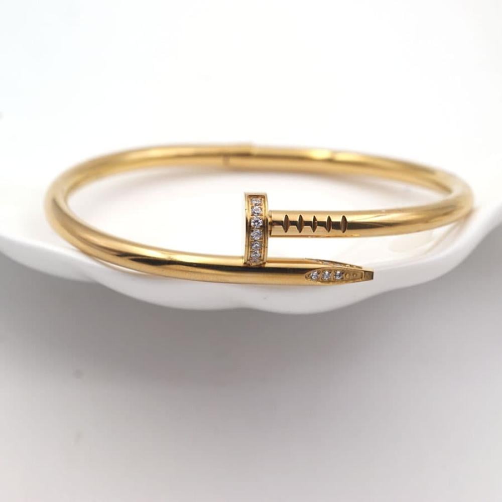 سوار كارتير مسمار ذهبي مرصع بالزركون