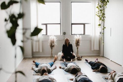 باقه الاسترخاء العلاجي ٢٠ جلسه Relaxation therapeu...