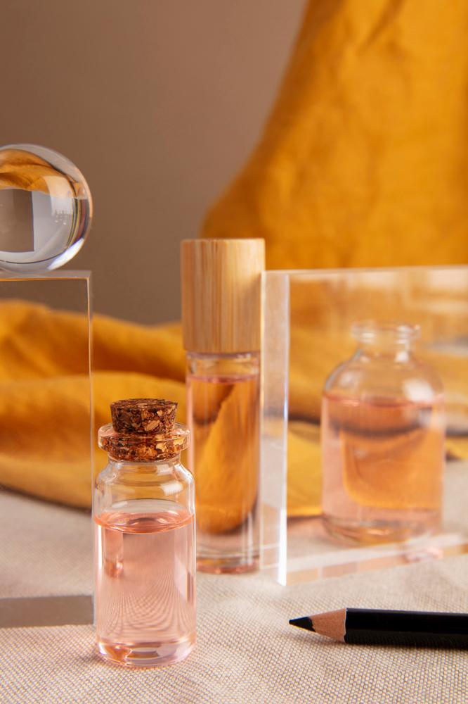 العطر الزيتي أم الكحولي؟ الفرق بينهما وأيهما يناسبك