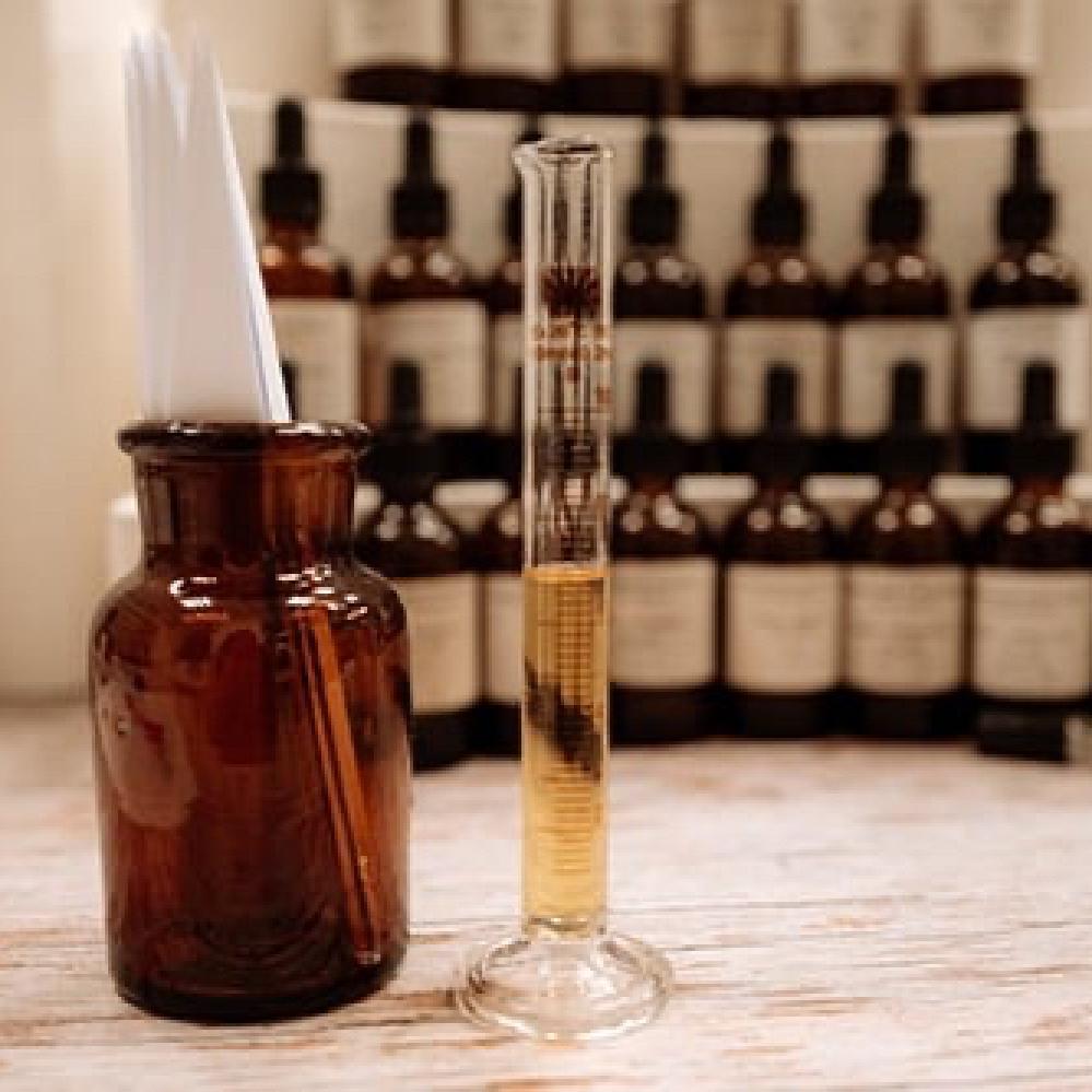 أفضل عطور النيش في السعودية اكتشف فخامة الرائحة الفريدة