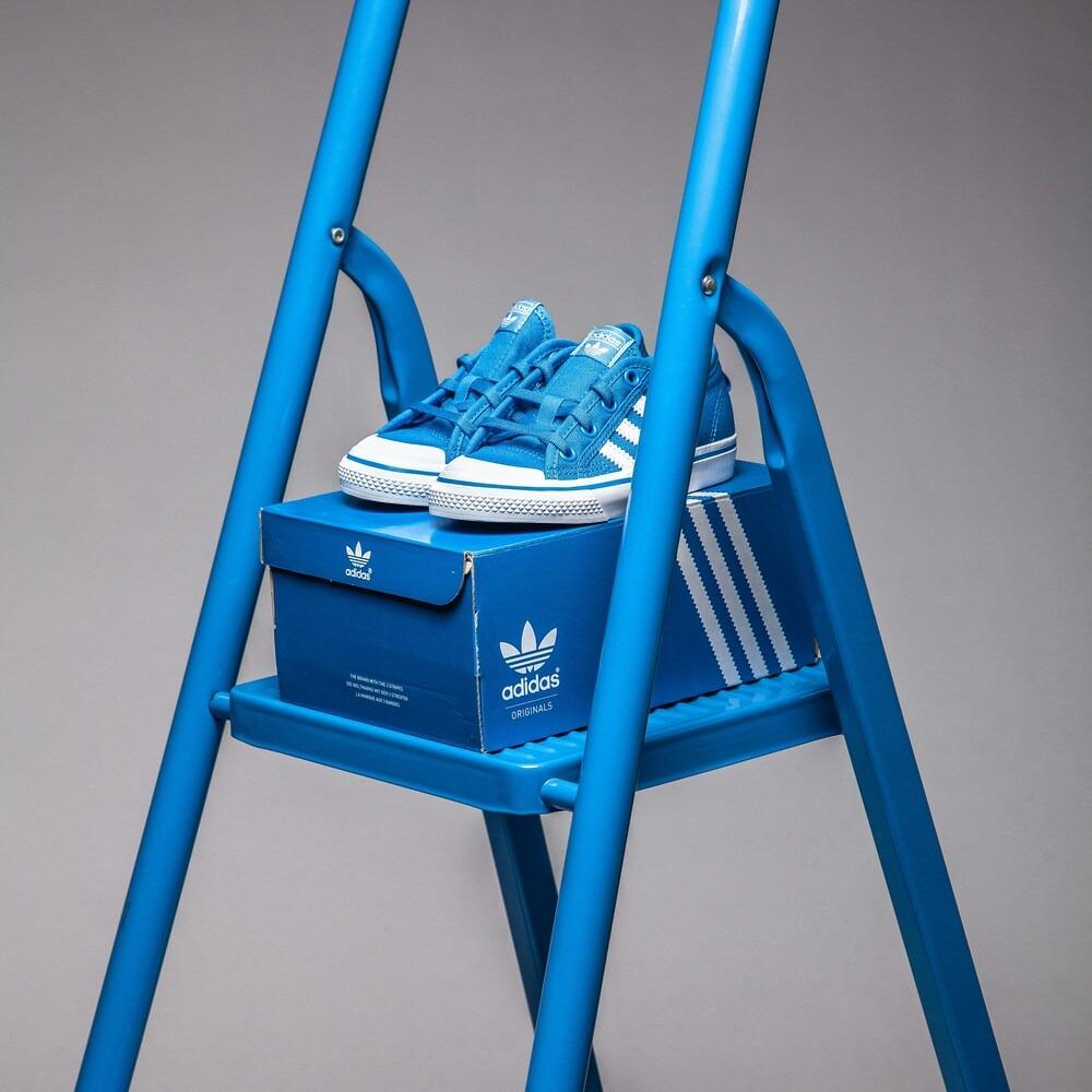 حذاء اديداس رياضي